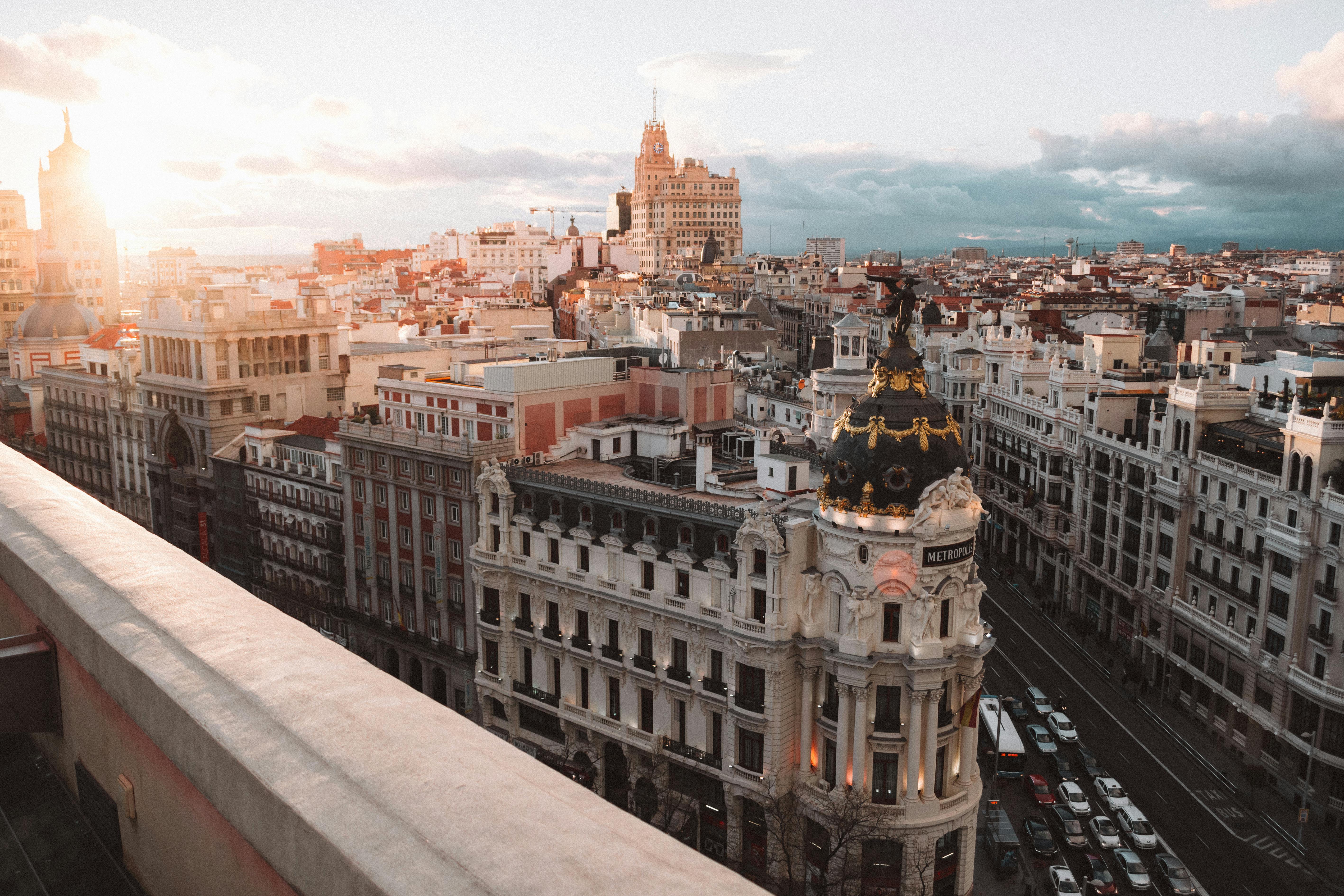 5 formas de vivir legalmente en España y los visados que necesitas